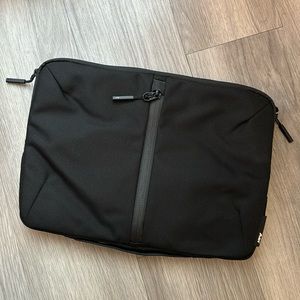 Aer Tech Folio 16”